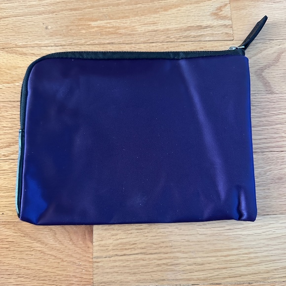 Tumi For Delta Airlines Amenities Bag Toiletry Bag Purple - Picture 4 of 9